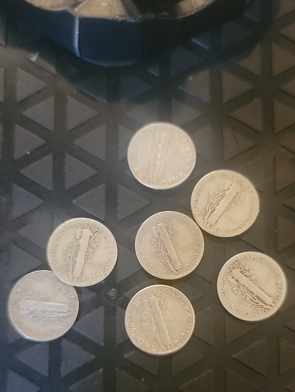 Lot of 7 Mercury Dimes 90% Silver - 1929 1936 1937 1944 1944 1945 1945 Winged - Picture 7 of 10